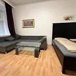 Affordable 1Br Apt- Wifi & Tv Near Danube River!