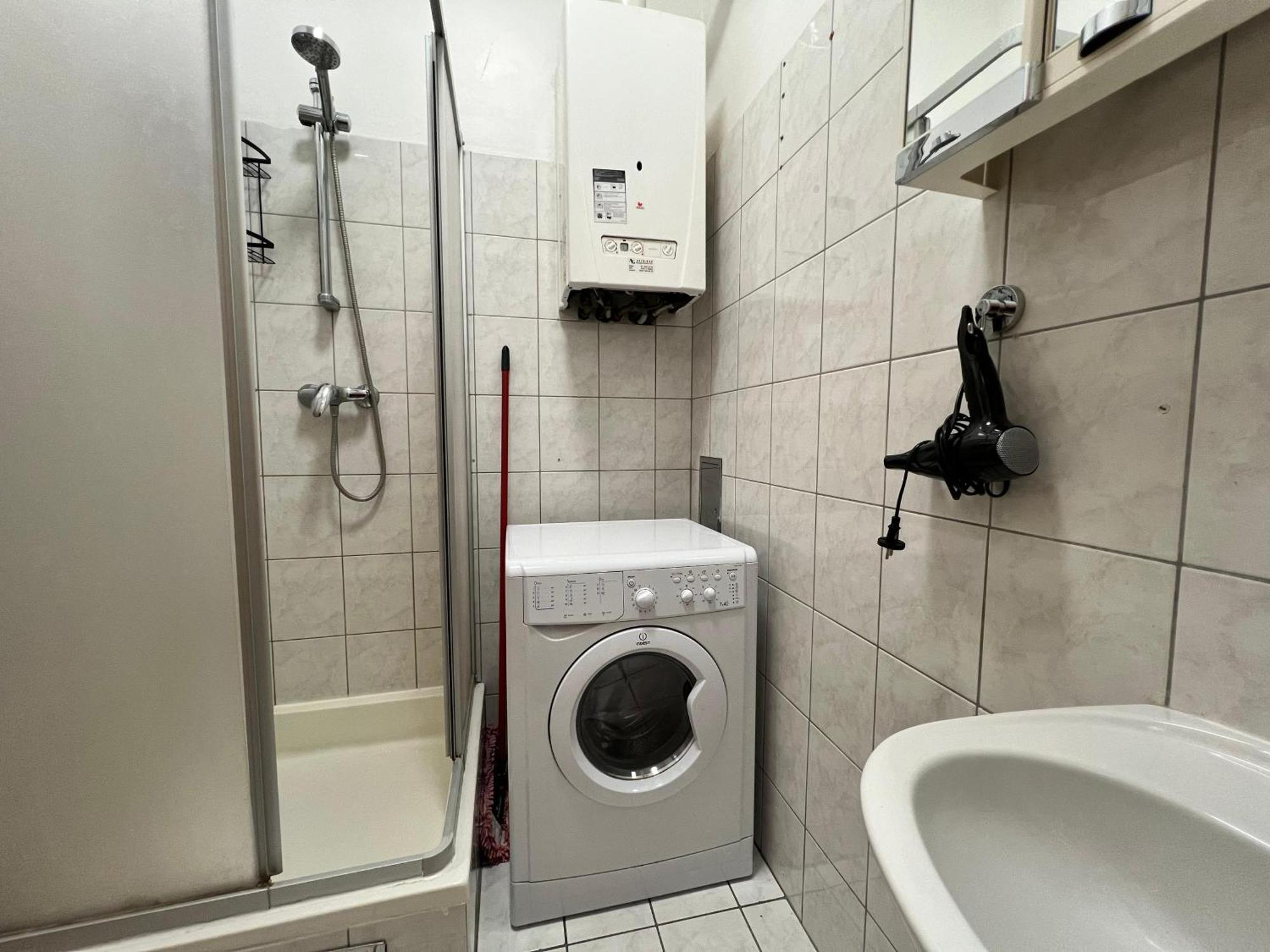 Affordable 1br Apt- Wifi & Tv Near Danube River!
